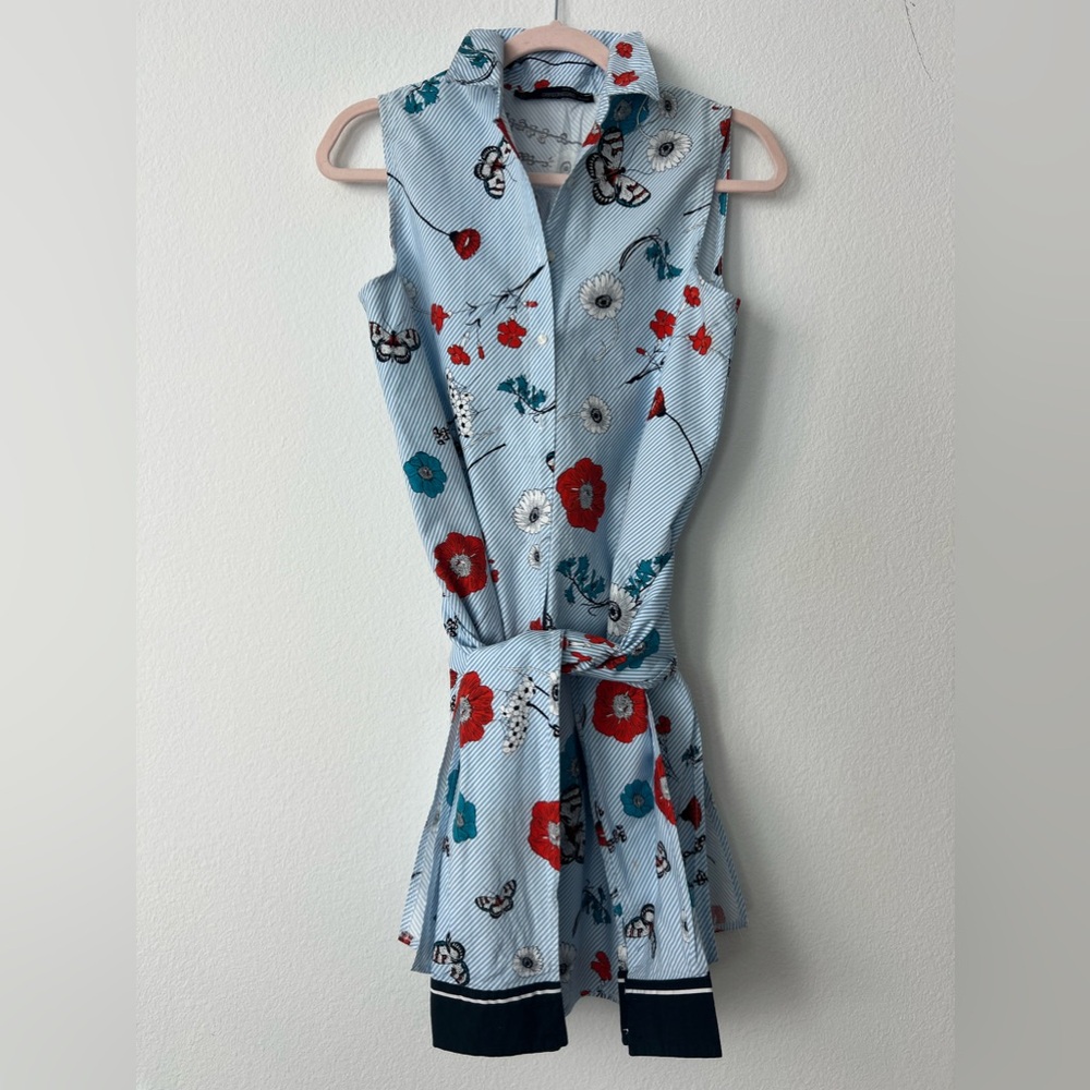Summer jacket with belt.